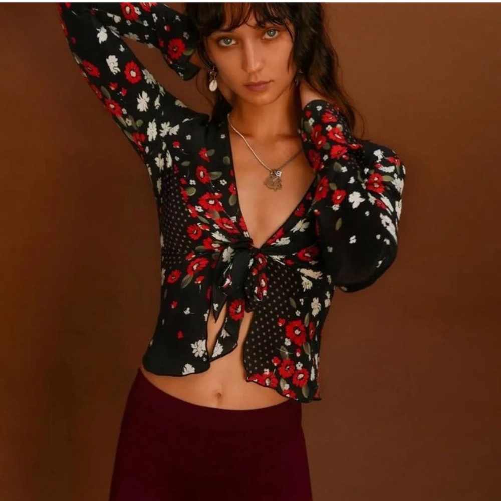 Realisation Par Silk Front Tie Top (THE KNICKS Size S) - Hypnotic print